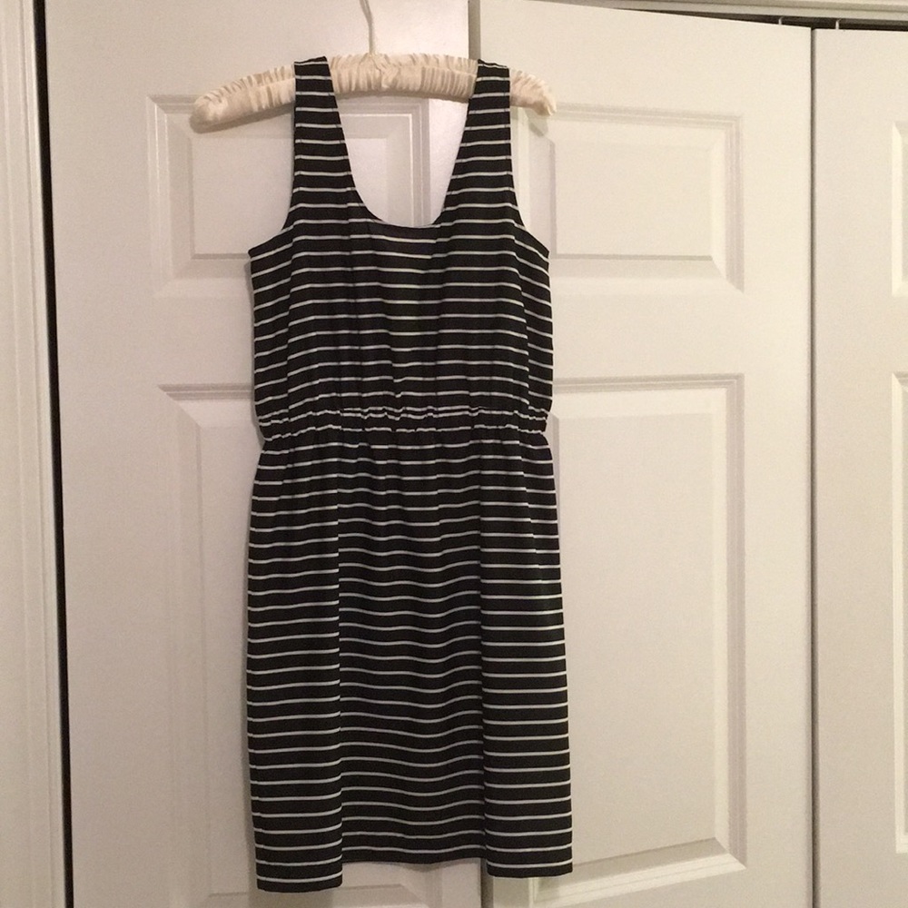 Black and white sleeveless dress